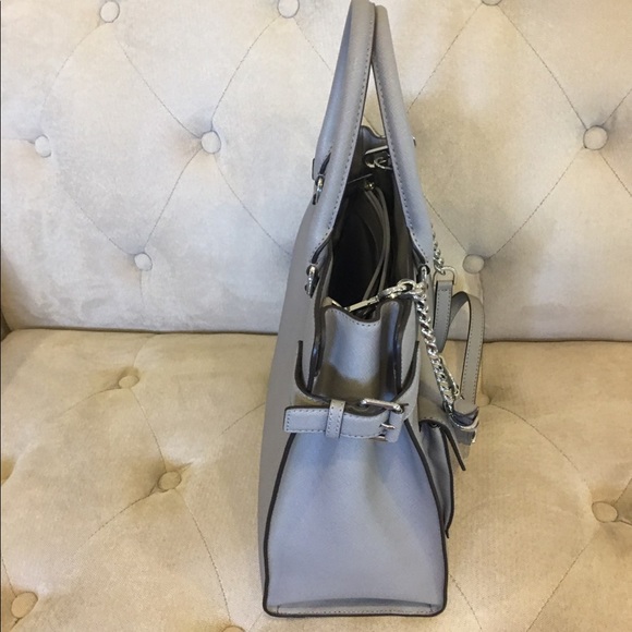 Micheal kors tote. - Picture 3 of 3